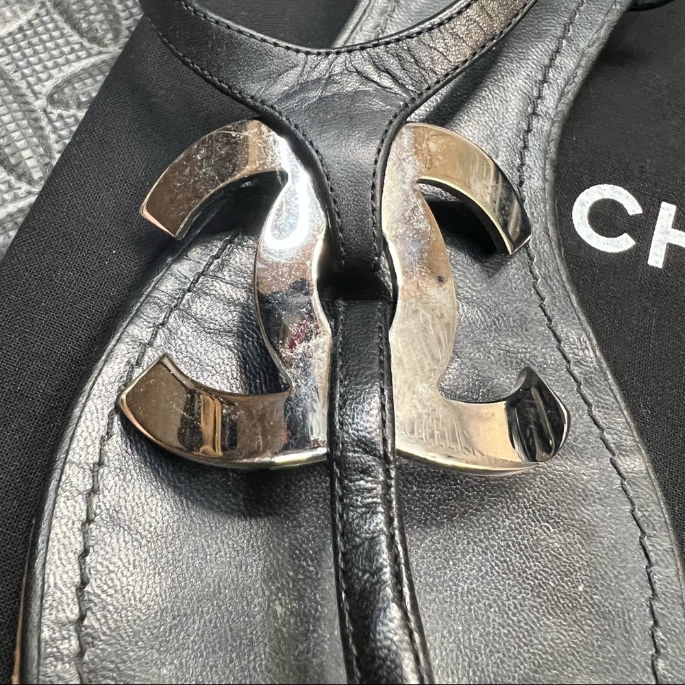 Chanel | Logo sandals - Picture 3 of 13